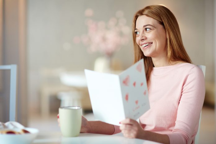 Entreprise : pourquoi envoyer une carte de vœux personnalisée à ses clients ?