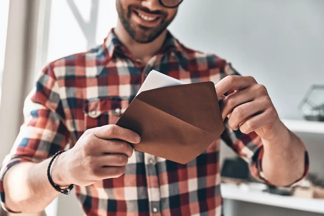 Entreprise : pourquoi envoyer une carte de vœux personnalisée à ses clients ?